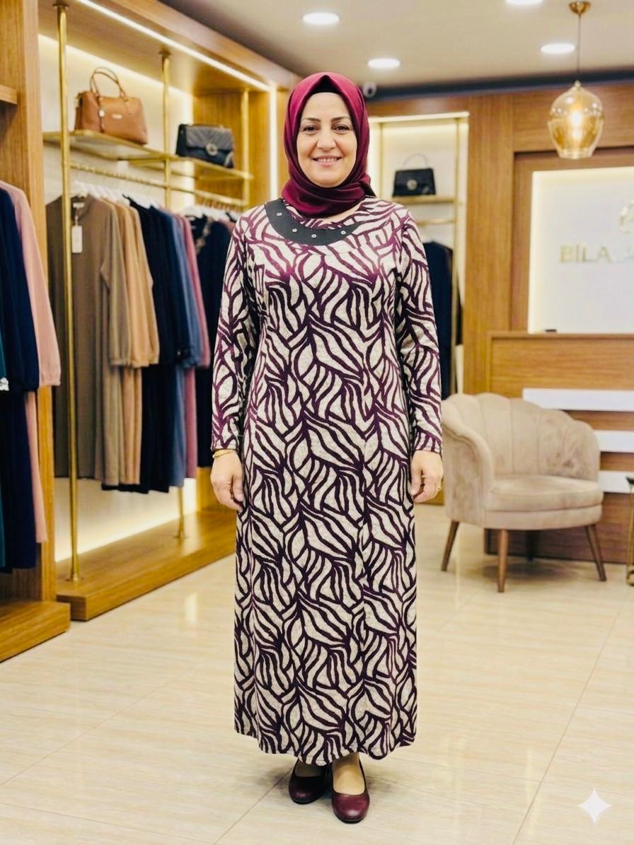 Annelere Özel Desenli Penye Elbise Konforlu Şıklık Annelere özel desenli penye elbise, uzun kollu rahat model